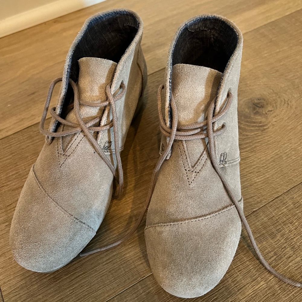 Toms wedge. Size- Kids 4.5.